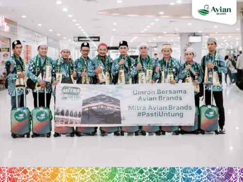 tukang-cat-berangkat-umroh-bersama-avian-brands_cover